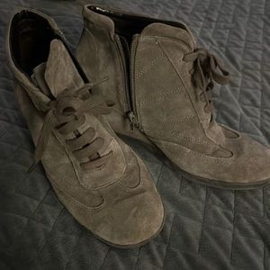 Womens bootie size 8.5